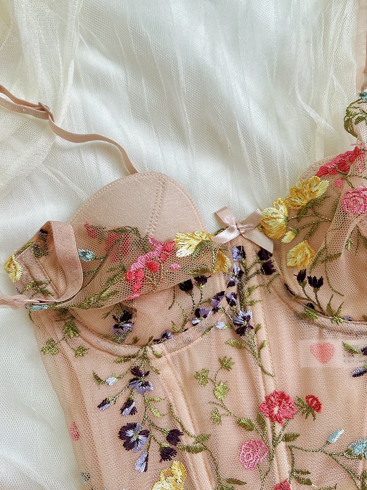 Hera Floral Embroidery Set (Campaigne pink) - Lace Theories